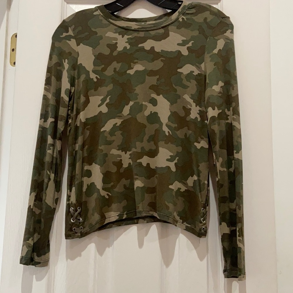 NWT Girls Camo top